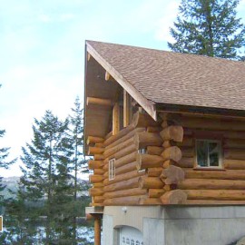 Custom Log Home Corner View