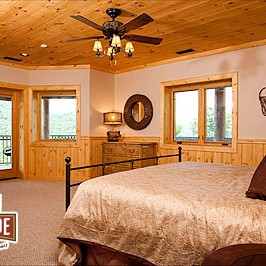 Falling Waters Lodge - Bedroom 4 with private deck
