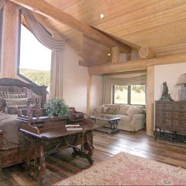 Flying Horse Ranch and Fishing Lodge - Spacious Bedroom