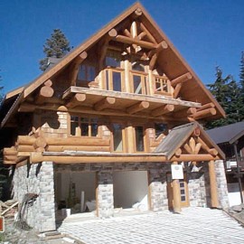 Snowqualmie Pass - Ski Chalet