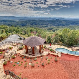 Spyglass Executive Lodge - Georgia - Gazebo, Pool and Helipad