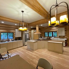 Glacier Log Home - Washington