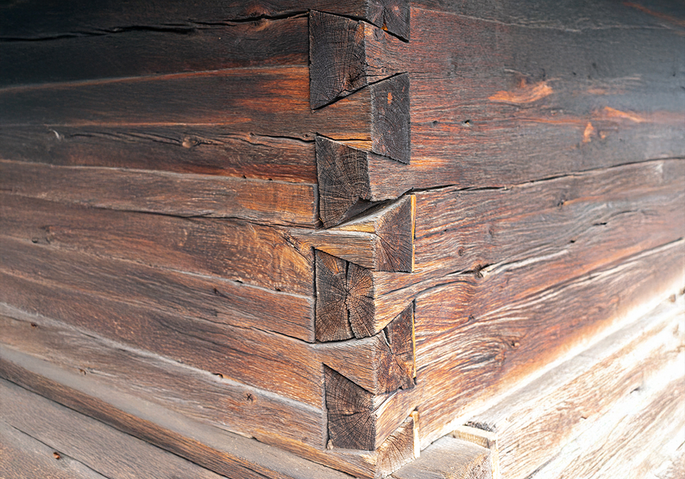 Dovetail Log Cabins - Corner